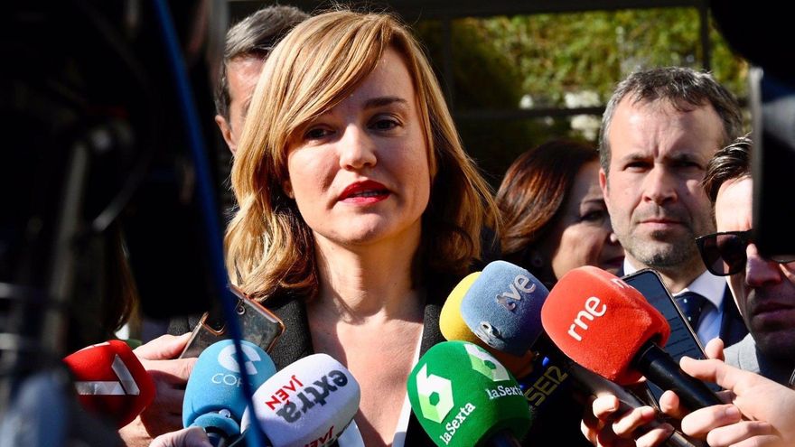 La ministra de Educación reconoce que el PSOE está "abochornado" por el 'caso Mediador' y defiende al presidente canario