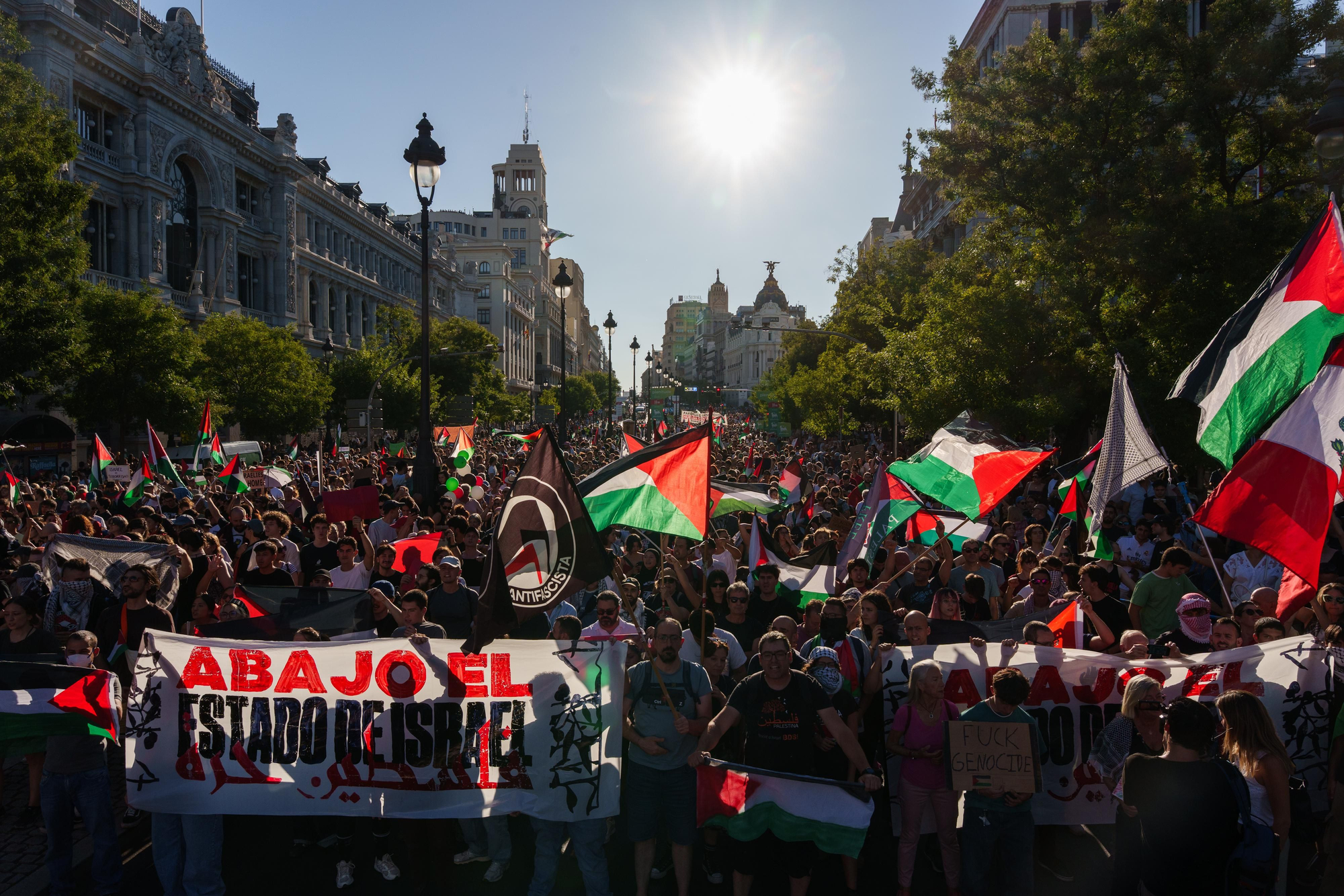 Las protestas contra el genocidio en Gaza que han cancelado la etapa final de La Vuelta, en imágenes