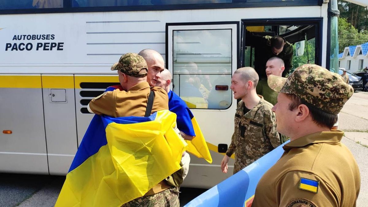 Imagen del intercambio de prisioneros publicada por Volodímir Zelenski.