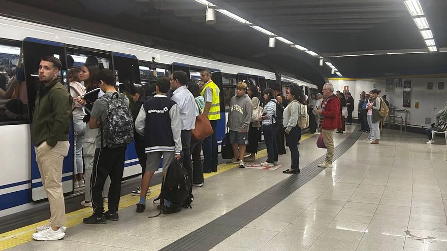El personal que sufre y gestiona el caos de Metro de Madrid: "No empujamos a nadie, pero cada vez sufrimos más agresiones"