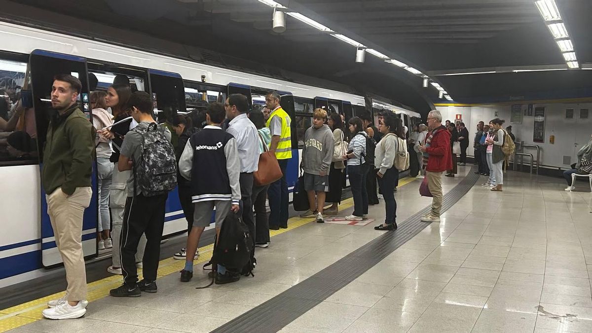 El personal que sufre y gestiona el caos de Metro de Madrid: "No empujamos a nadie, pero cada vez sufrimos más agresiones"