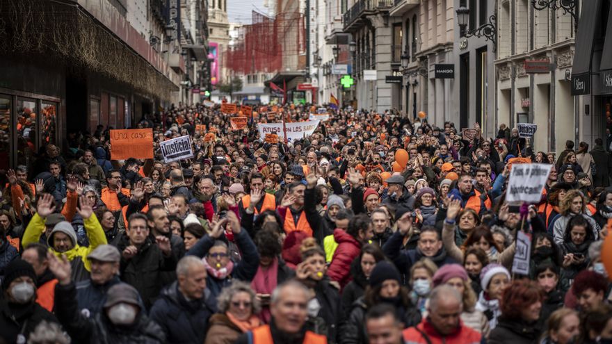 Los afectados por la línea 7 del Metro de Madrid salen a la calle para pedir soluciones: “Se hunde San Fernando”