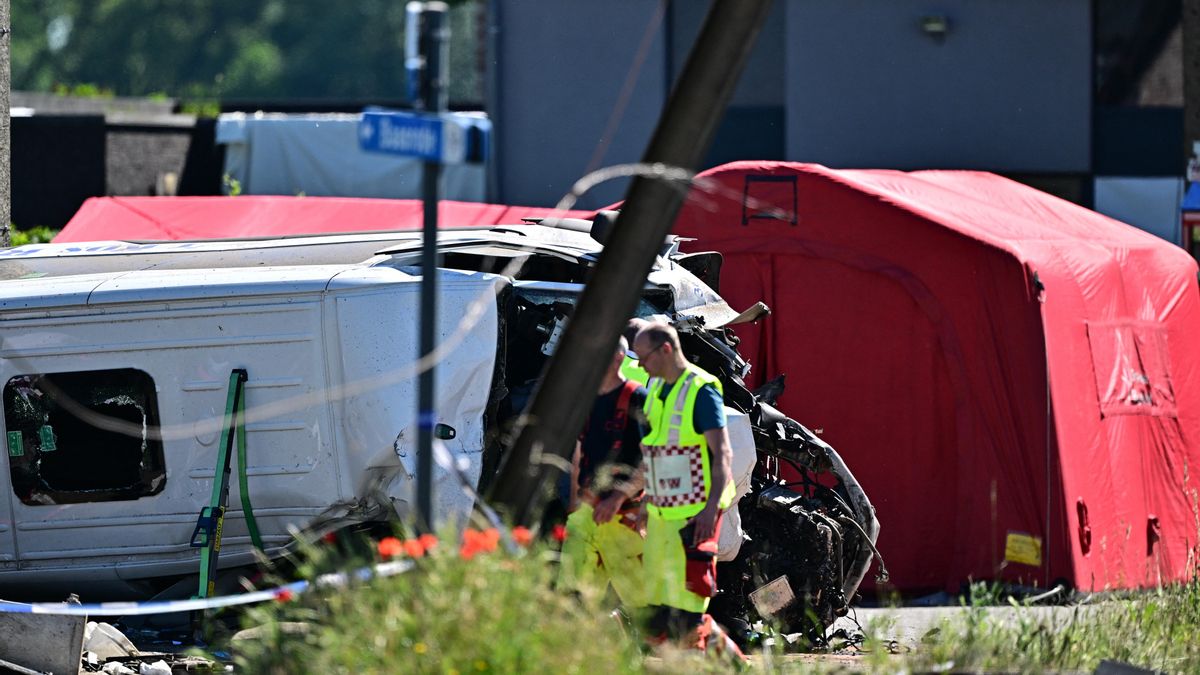 Varios muertos en una colisión entre un minibús escolar y un tren en Bélgica