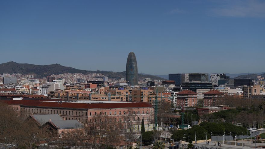 Barcelona bate su récord histórico de calor y el termómetro alcanza los 40,5 ºC