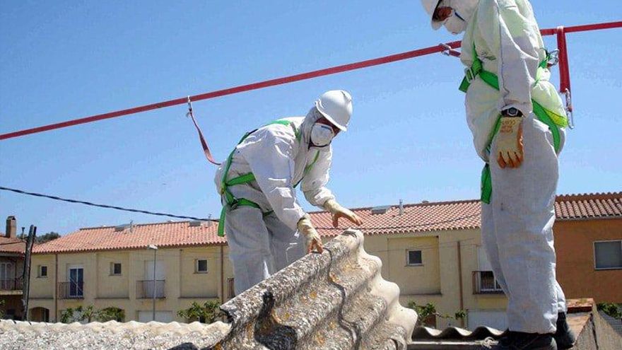 La Junta creará un mapa para localizar los edificios públicos y privados que tienen amianto en Extremadura