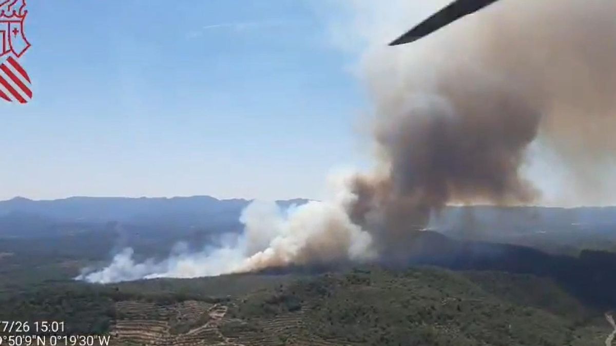 Un incendio en Castellón obliga a evacuar la localidad de Azuébar y moviliza a la UME