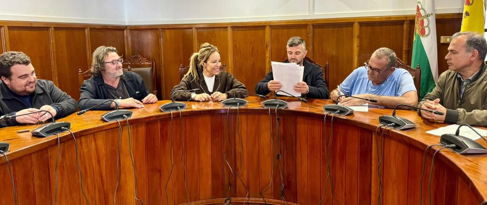 Cabildo y Ayuntamiento de El Paso firman el acta de replanteo para iniciar las obras del Centro Residencial de Mayores.