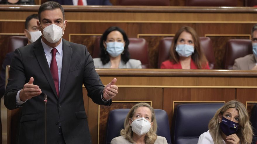 El presidente del Gobierno, Pedro Sánchez, interviene en una sesión de control al Gobierno en el Congreso de los Diputados, a 13 de octubre de 2021, en Madrid, (España).