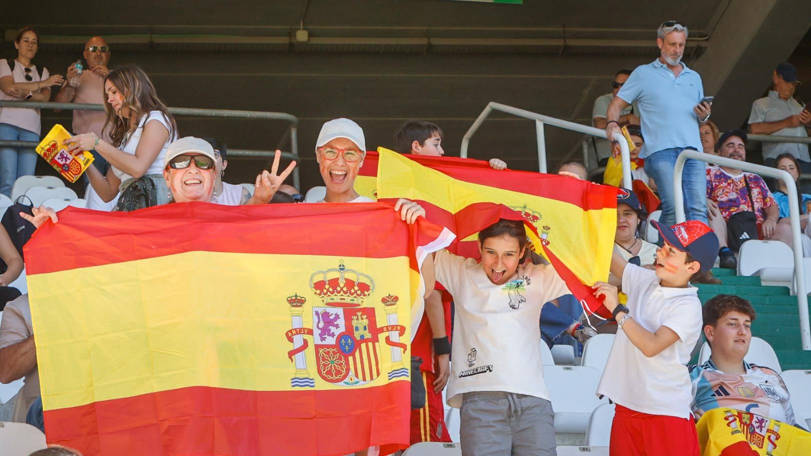 Afición en el partido de la selección femenina  España - Ucrania