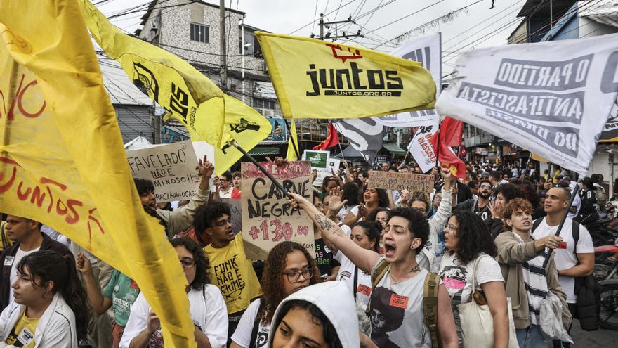 Residentes de las favelas de Río de Janeiro protestan contra la "masacre" policial