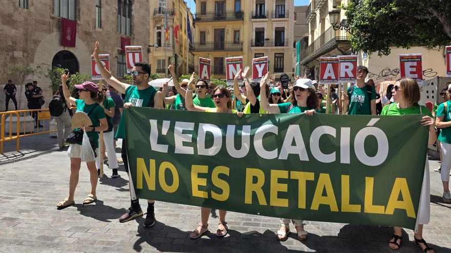 Directores de centros y familias piden a Pérez Llorca que desbloquee el conflicto educativo