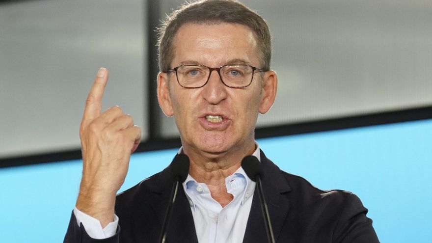 El presidente del Partido Popular, Alberto Núñez Feijóo, durante el acto sectorial sobre economía que han organizado los populares este lunes en Barcelona, en el que Feijóo presentará el programa económico de la formación para las próximas elecciones generales. EFE/Enric Fontcuberta