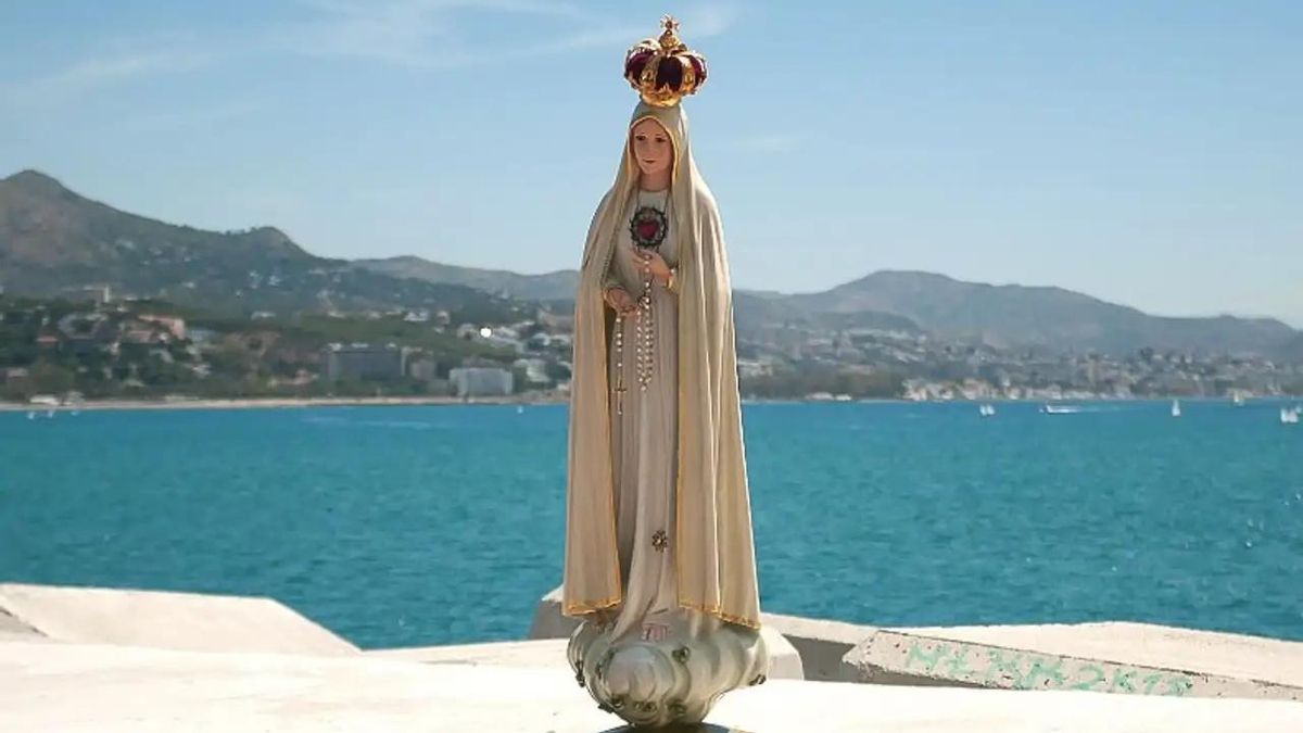 Descubren dentro de la estatua de la Virgen de Fátima una cápsula oculta