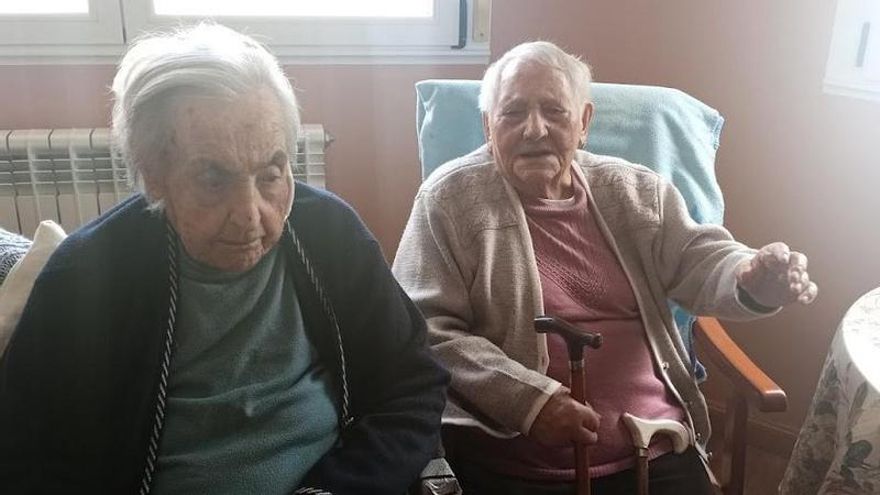 La inusual convivencia de 214 años de memorias de vida en Villablino: los 108 de Emilia y los 106 de Josefa