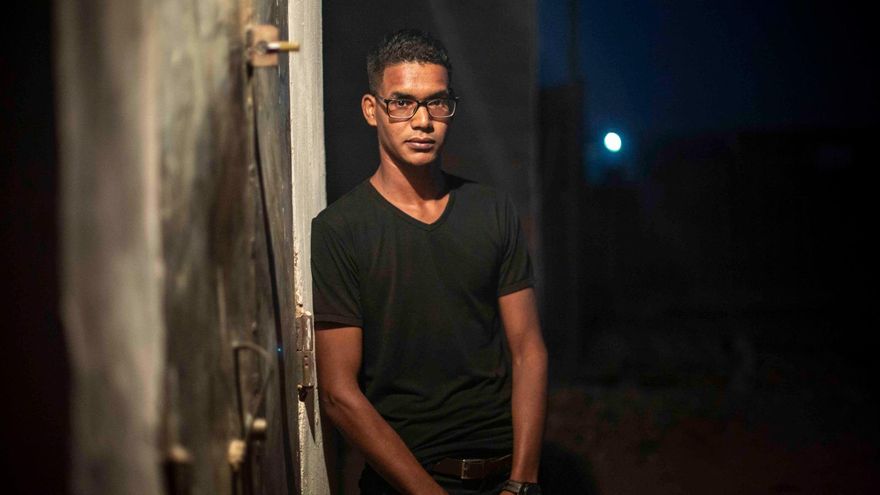 El joven que pasaba los veranos en un pueblo asturiano y ahora combate en la guerra saharaui: "Solo quiero una vida normal"