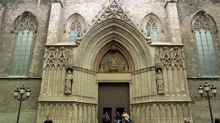 Vista de la fachada de Santa Maria del Mar, una de las visitas de Sir Arthur Conan Doyle en Barcelona en 1909.