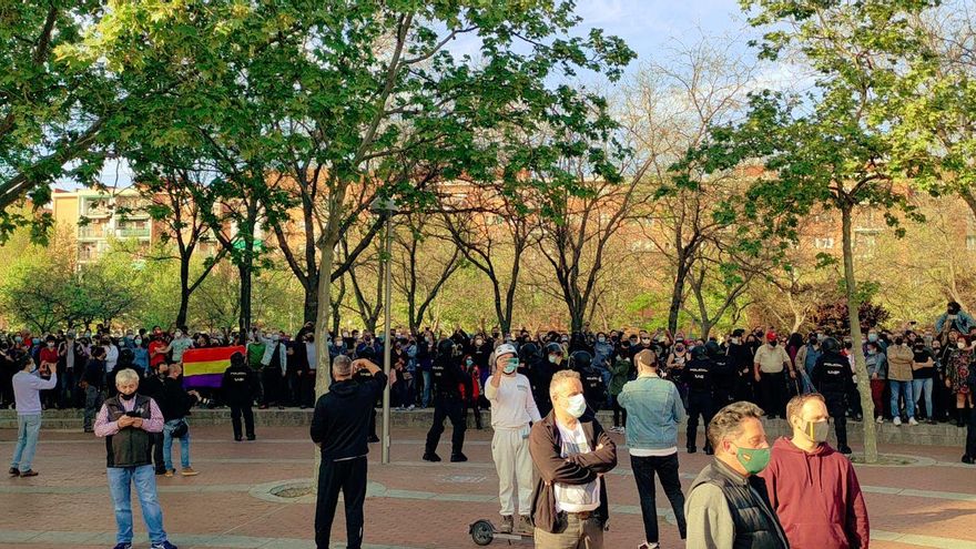 Protestas durante un acto de VOX en Vallecas