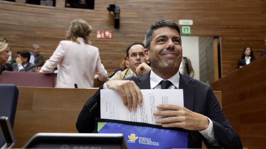 El president de la generalitat, Carlos Mazón, durante una sesión de control al president de la Generalitat valenciana, en Les Corts de Valencia, a 10 de abril de 2025, en Valencia