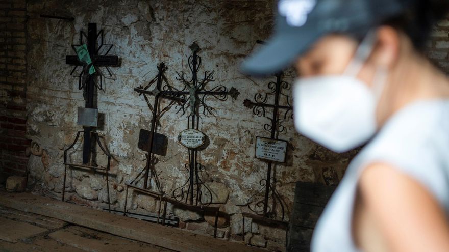 La Asociación por la Recuperación de la Memoria Histórica inicia este viernes los trabajos para exhumar la fosa 4 del cementerio civil de Guadalajara. EFE/Ignacio Izquierdo Patiño