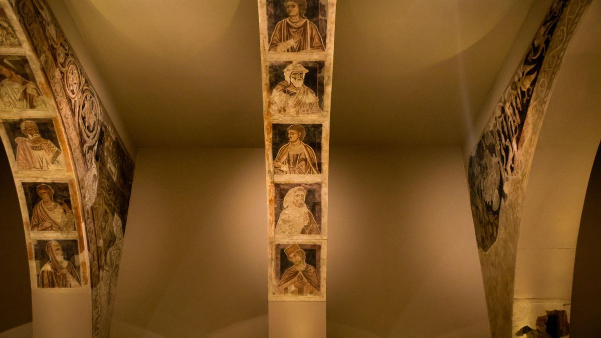 Archivo - Detalle de las pinturas murales del Monasterio de Sijena expuestas en el Museu Nacional d’Art de Catalunya (MNAC).