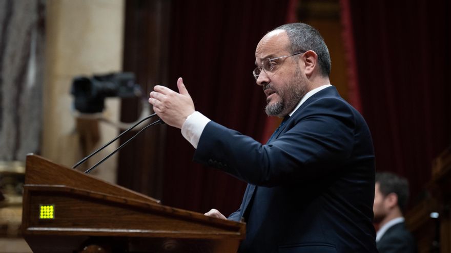 Archivo - El presidente del PP en Catalunya, Alejandro Fernández, interviene tras una comparecencia del presidente de la Generalitat, durante una sesión plenaria en el Parlament de Catalunya, a 14 de junio de 2023, en Barcelona, Catalunya (España).
