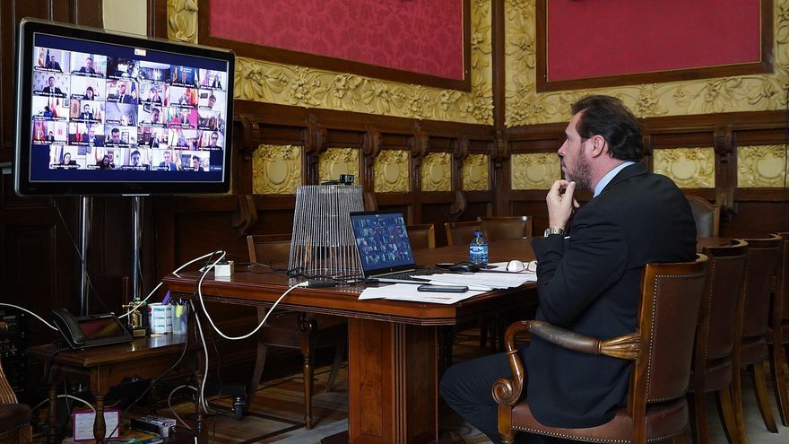 El alcalde de Valladolid, Óscar Puente, durante una reunión telemática.