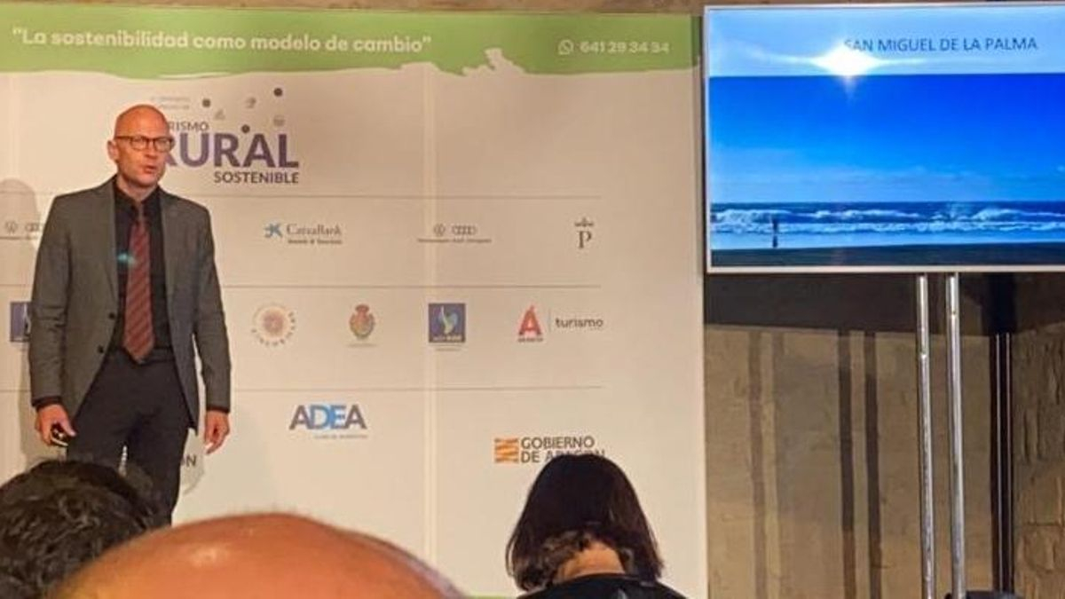 Björn Mildner, director comercial de la patronal turística palmera, durante su intervención en el ‘III Congreso de Turismo Rural Sostenible’.