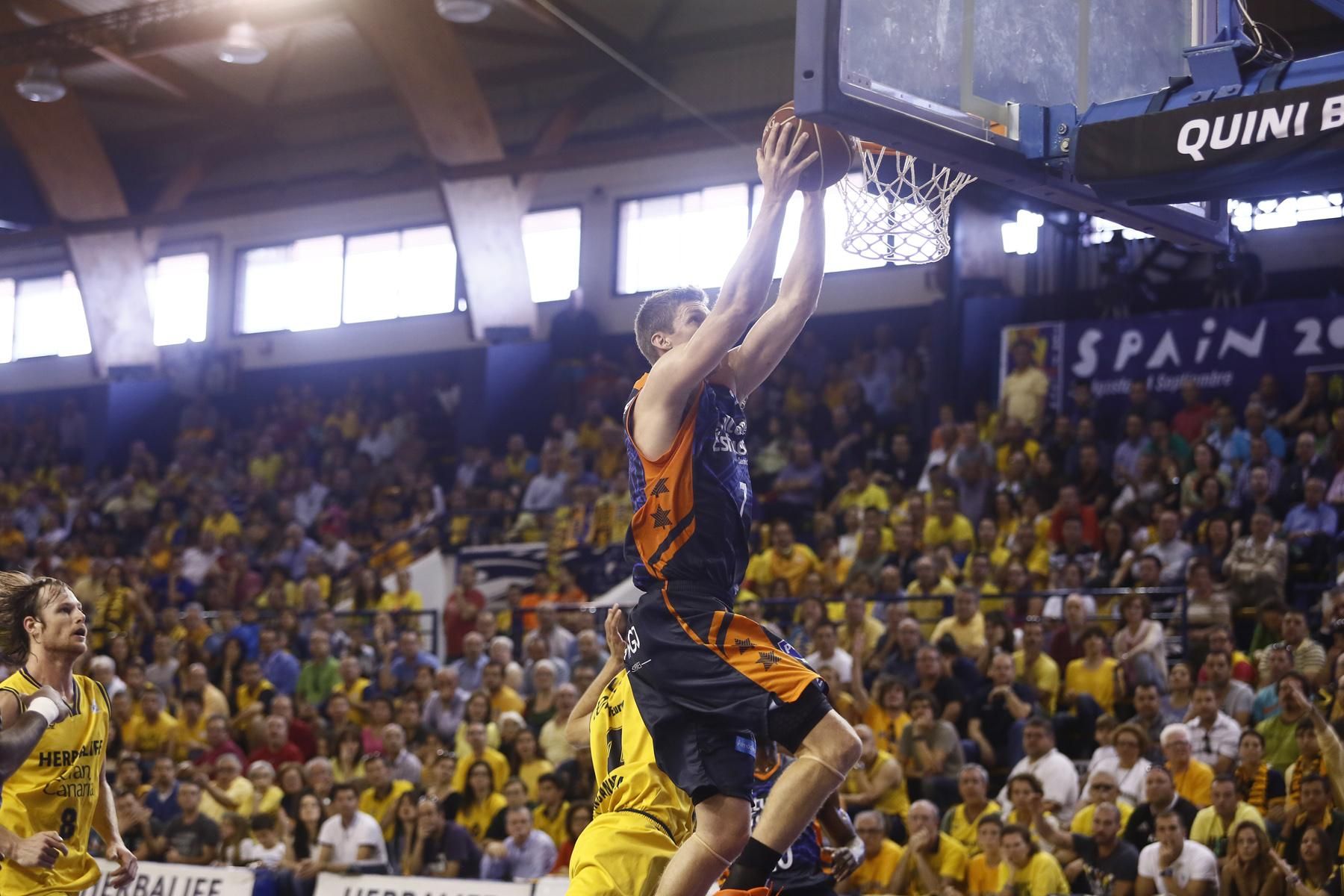 Doellman la hunde. ACB Photo/M. Henríquez