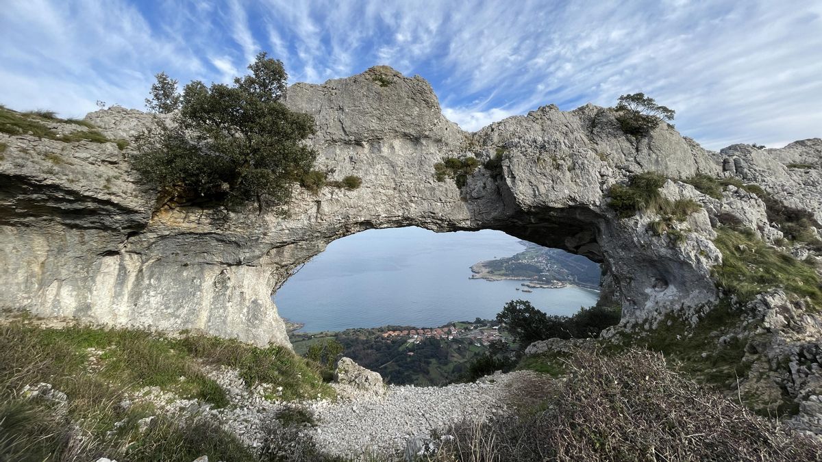 Un paseo por la costa cántabra para disfrutar de las espectaculares vistas desde los ojos del Diablo