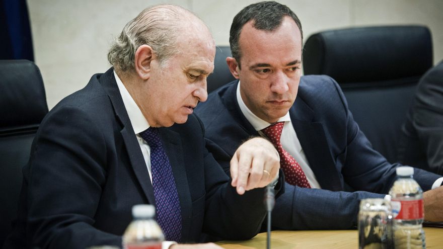 El teléfono del exnúmero dos de Interior revela que Fernández Díaz controló la operación de espionaje a Bárcenas