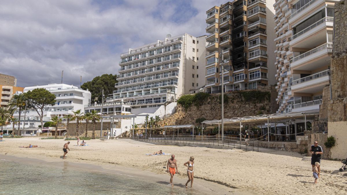 Vista del edificio incendiado este jueves en Magaluf