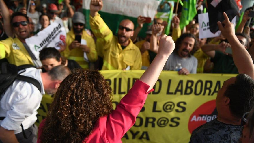 Bomberos forestales de Andalucía denuncian que la falta de equipos de protección individual amenaza su seguridad