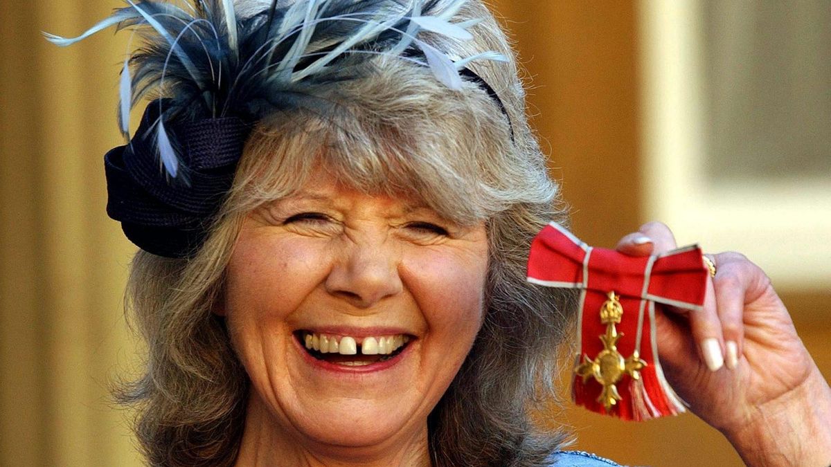 Muere con 88 años la escritora británica Jilly Cooper, autora de 'Rivales' y 'reina' de los romances de clase alta