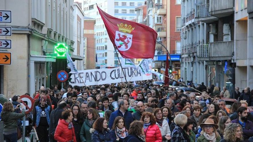 Manifestación por un Conservatorio digno en León.