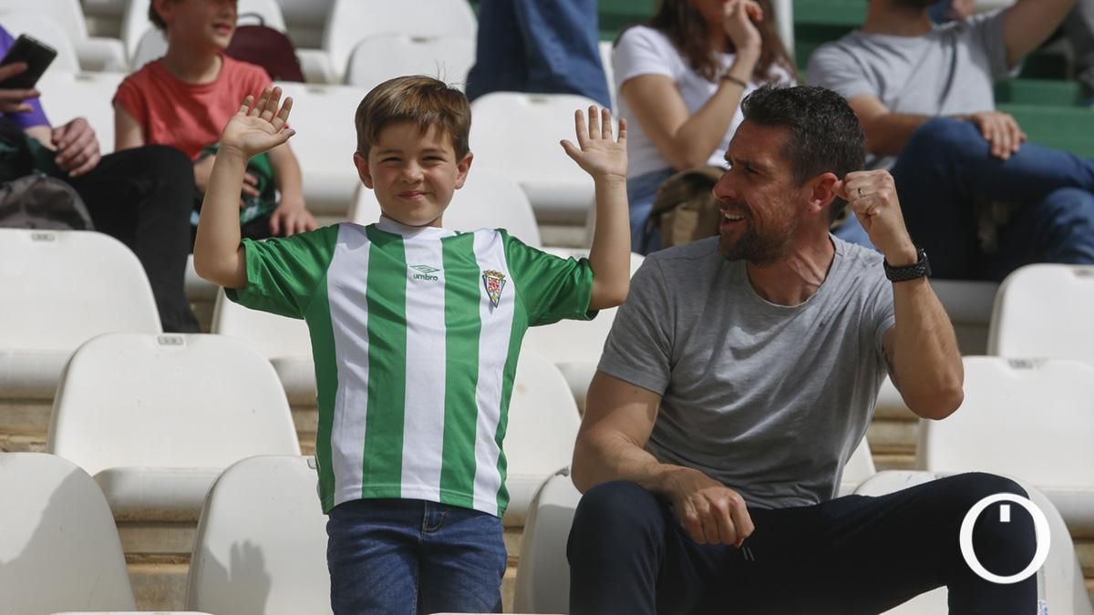 Grada Blanquiverde del Córdoba CF - San Fernando CD