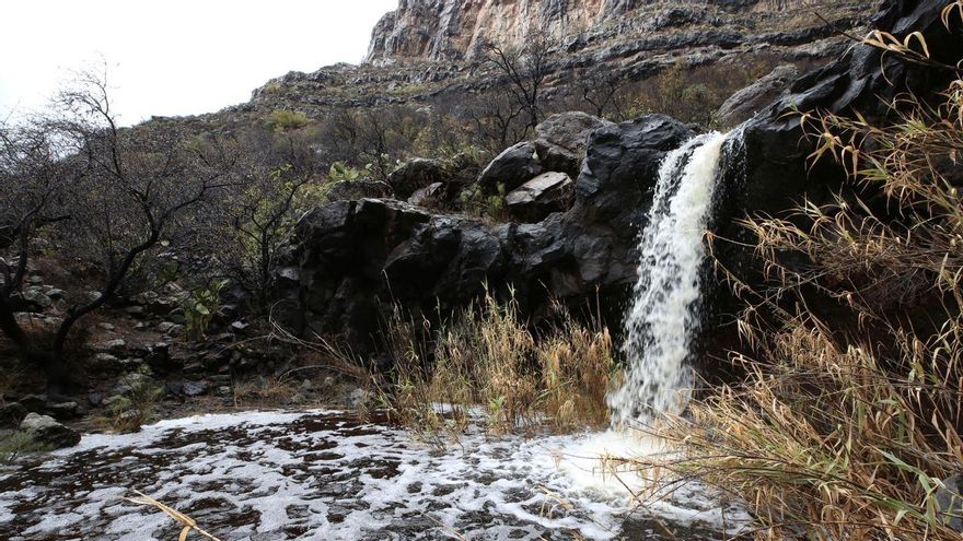 El agua cayendo en cascada en la cumbre de Gran Canaria