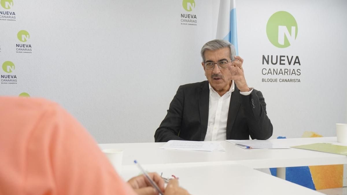 Román Rodríguez (NC) acusa a Clavijo de difundir "la falsedad" de que "no se puede hacer nada para frenar el desarrollismo turístico"