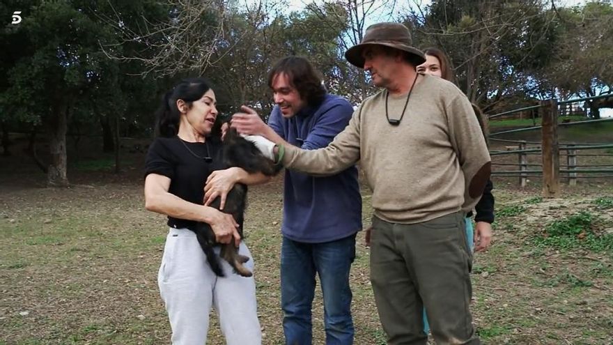 'Pesadilla en El Paraíso 2' tiene un nuevo habitante en la granja: Maite Galdeano adopta un perro
