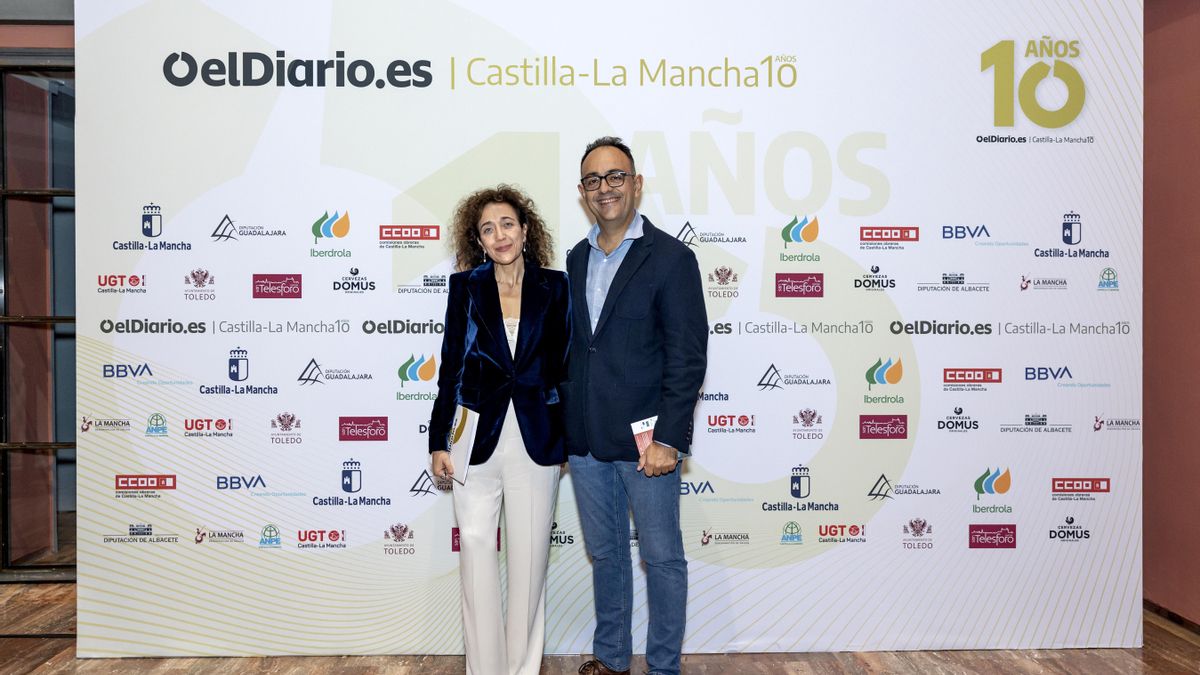 El director territorial de la Inspección de Trabajo y Seguridad Social en Castilla-La Mancha, Juan Díaz Rokiski  junto a la directora comercial de elDiario.es Castilla-La Mancha, Verónica García