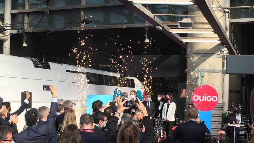 Inauguración con Hélène Valenzuela, directora de Ouigo en España, Pedro Saura, secretario de estado de infraestructuras, Isabel Pardo de Vera, presidenta de ADIF, Cani Fernández, presidenta de la CNMC