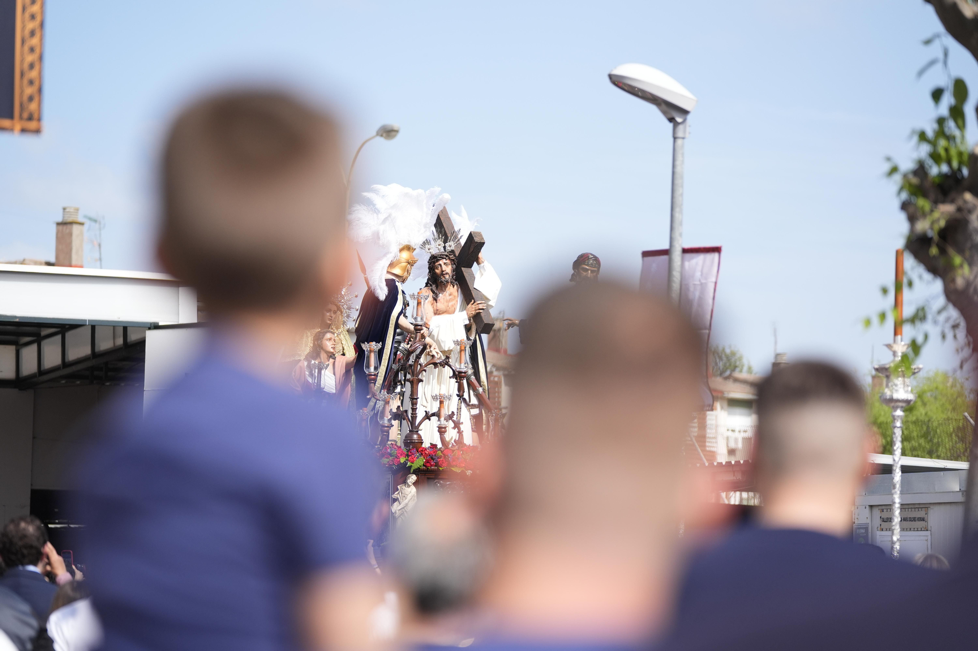 Día histórico en las Tres Mil Viviendas: primera salida procesional de la Hermandad de Bendición y Esperanza