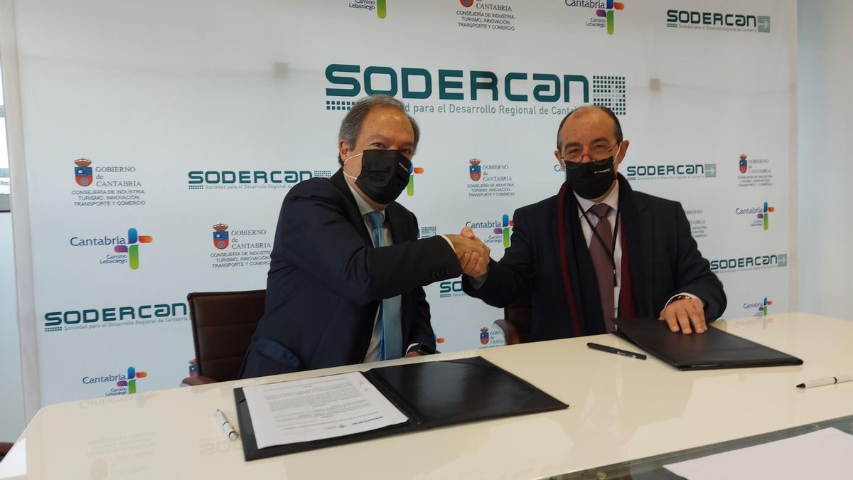 Archivo - El consejero delegado de SODERCAN, Rafael Pérez Tezanos, y el presidente de la asociación 'Mujer y talento', Javier González Portilla,en foto de archivo