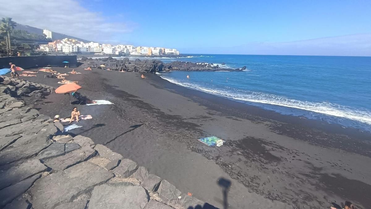 Reabiertas al baño las dos playas cerradas el jueves por contaminación en Puerto de la Cruz