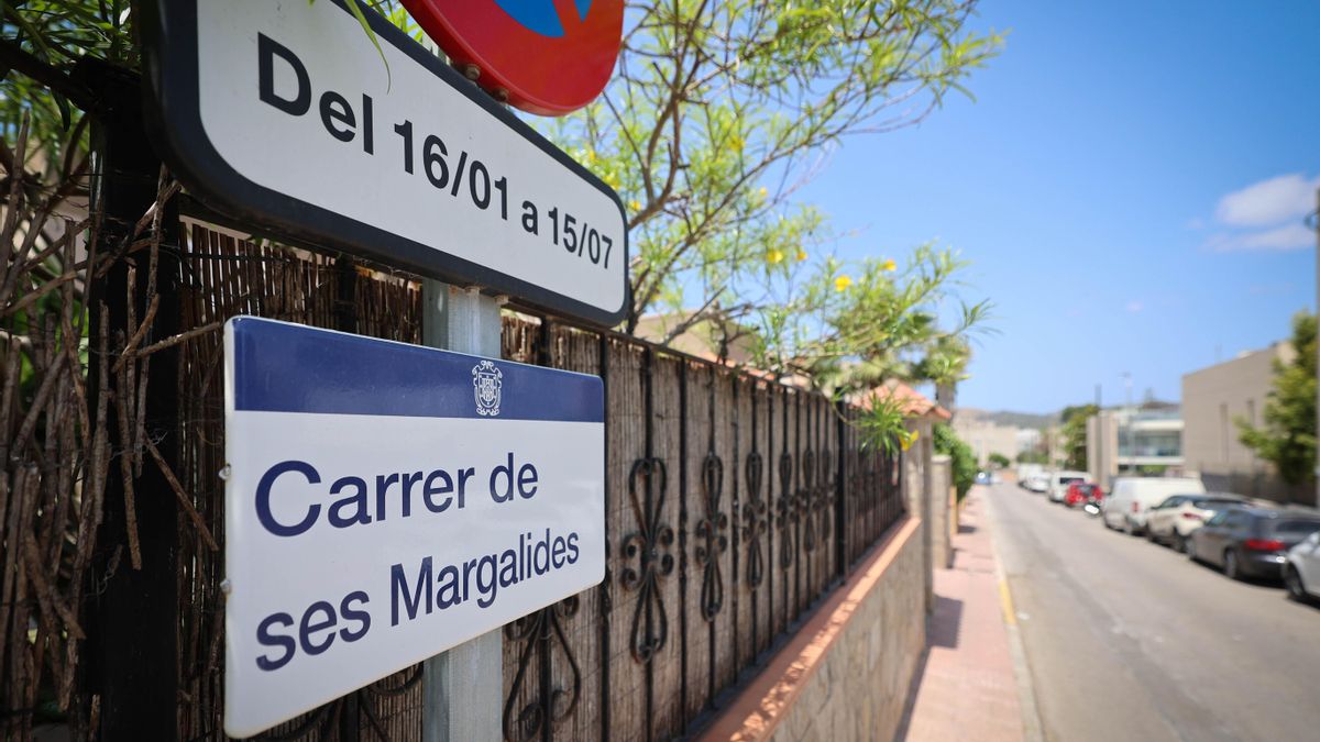 L’habitatge està situat a es Molí, un barri periurbà de Sant Antoni que es va urbanitzar sense planificació durant la dècada dels vuitanta