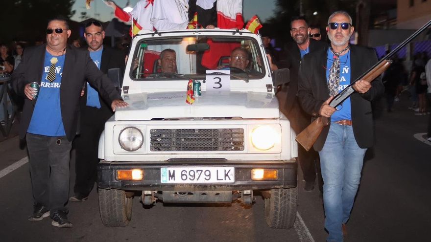 La Guardia Civil propone sancionar al alcalde del PP de Pantoja que se paseó con un arma de fuego en las fiestas