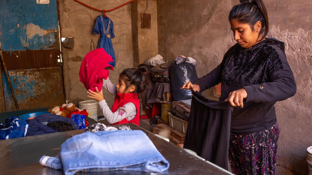 Resulta especialmente preocupante la situación de los hogares monoparentales con jefatura femenina, donde la pobreza alcanza al 52,8% de las chicas y chicos
