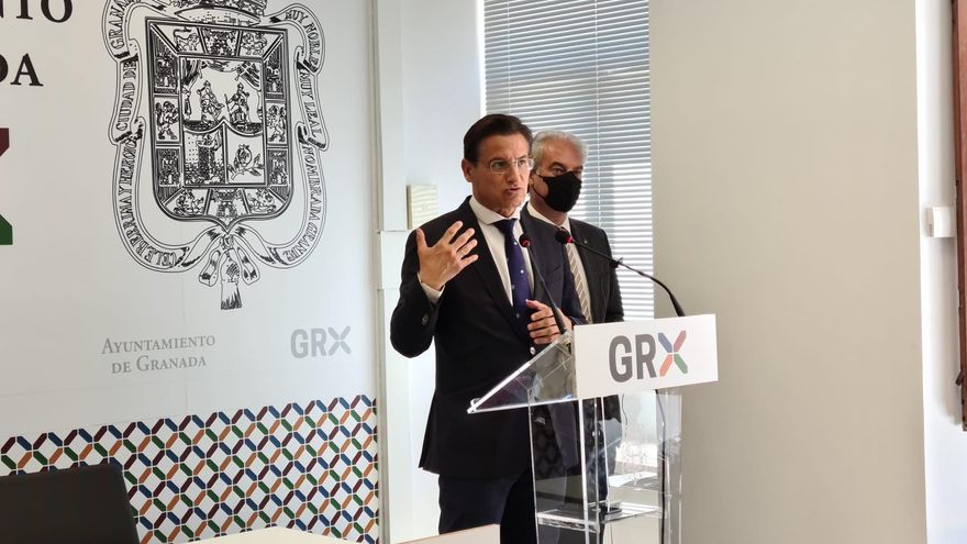 El alcalde de Granada se niega a dimitir pese a la salida en bloque de los concejales de PP y Cs de su gobierno