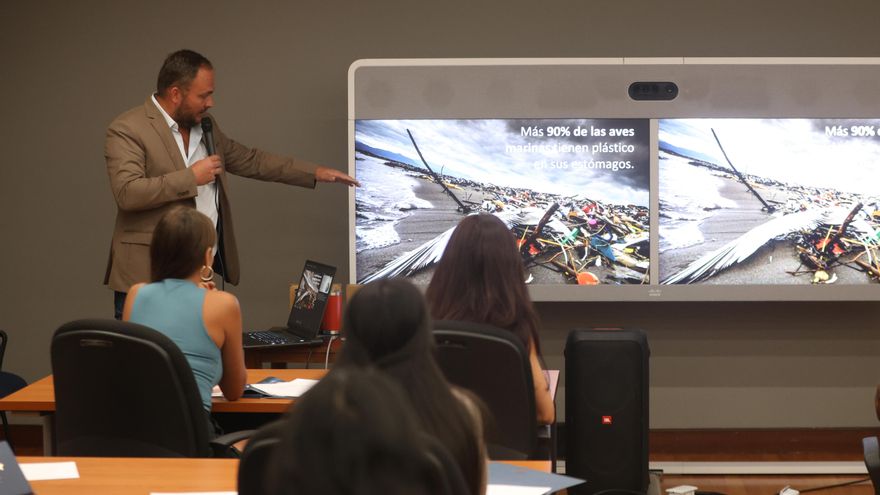 Encuentran micronanoplásticos en la placa que obstruye las arterias del cuello
