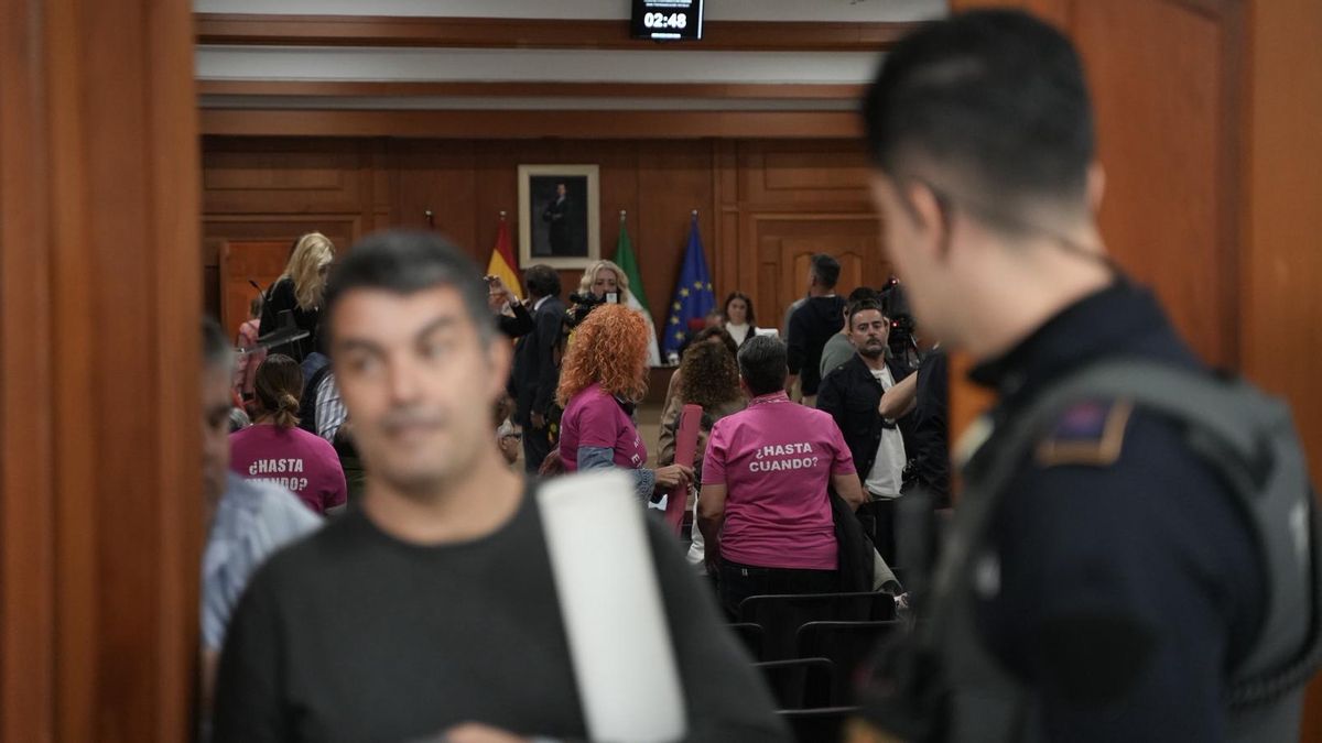 Desalojo del Salón de Plenos.