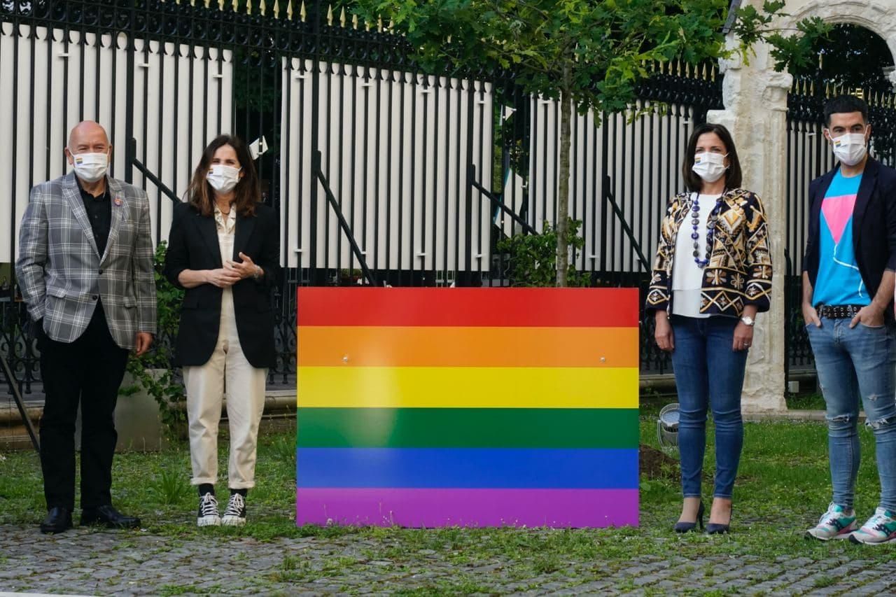 Las calles vascas se tiñen de arcoíris en el Día del Orgullo